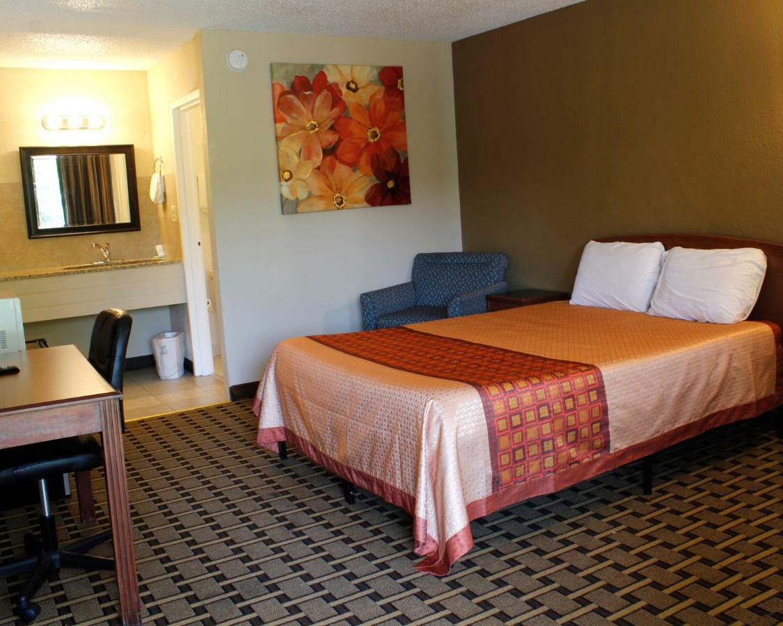 Red Carpet Motel 2*